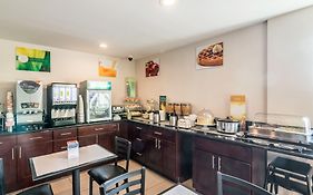 Quality Inn & Suites Near Downtown Bakersfield